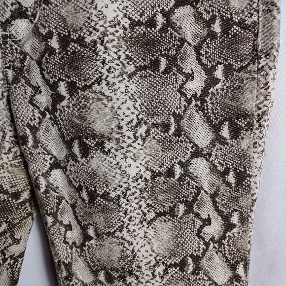 Chico's capris  - Picture 3 of 6